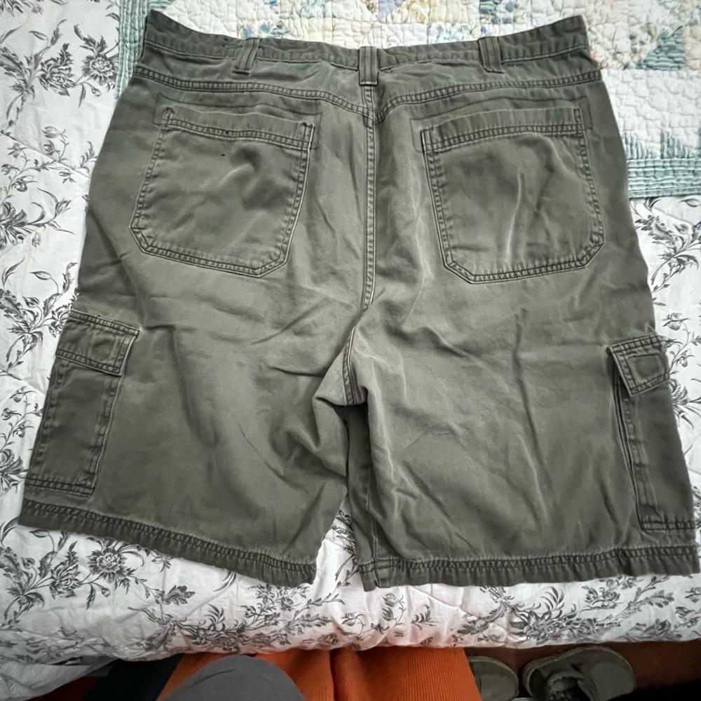 Wrangler green shorts, like new. Size 40. Large pockets